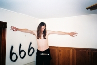 21_colleen-durkin-photography-fashion-lifestyle-fun-film-chicago-666-trashed-apartment.jpg