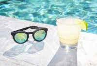 24_colleen-durkin-photography-chicago-saguaro-hotel-palm-springs-glasses-drink-poolside.jpg